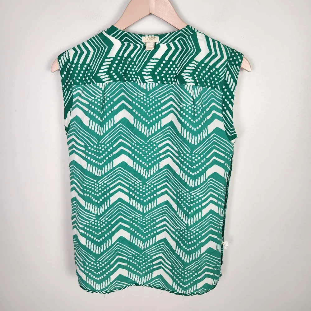 EUC J. Crew Green and White Print Sleeveless Blouse Top Size 4‎ #616